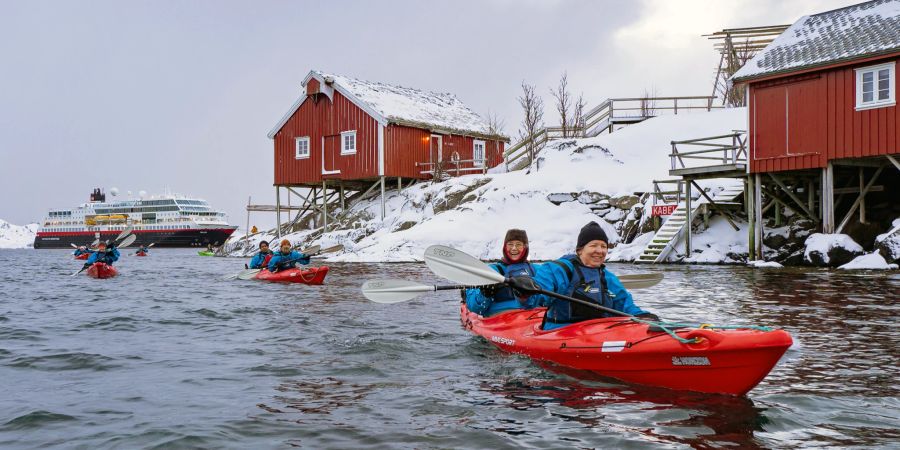 Kajak Norwegen Wasser Kreuzfahrtschiff Küste