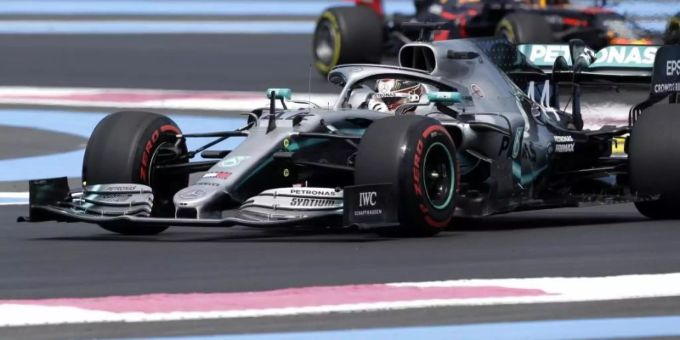 Schnellster im ersten Training von Le Castellet: Weltmeister Lewis Hamilton. Foto: Claude Paris/AP Schnellster im ersten Training von Le Castellet: Weltmeister Lewis Hamilton. Foto: Claude Paris/AP