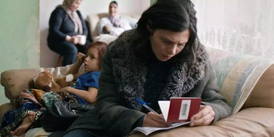 Marija Vitrychenko (Margarita Breitkreiz) ist aus der Ukraine nach Deutschland gezogen, wo sie sich eine neue Existenz aufbauen will. Foto: WDR/ARD