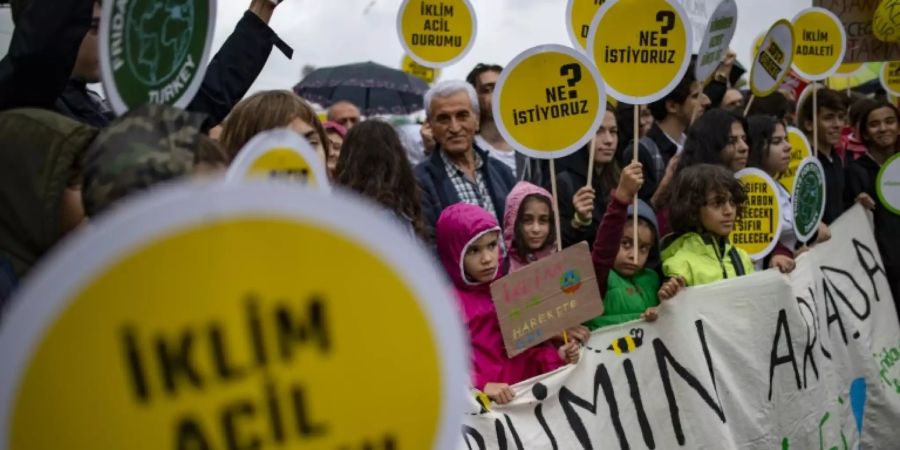Schüler demonstrieren in Istanbul für mehr Klimaschutz