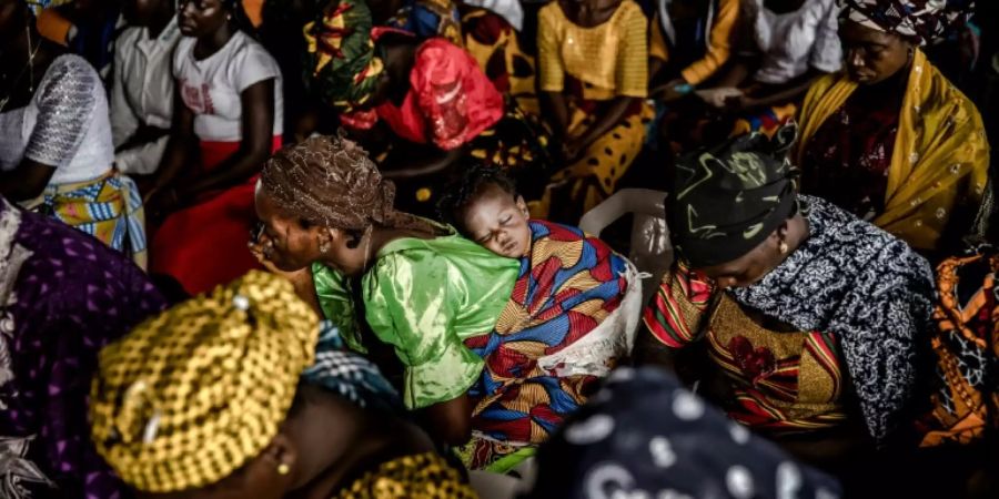 Frauen mit Babys in Nigeria