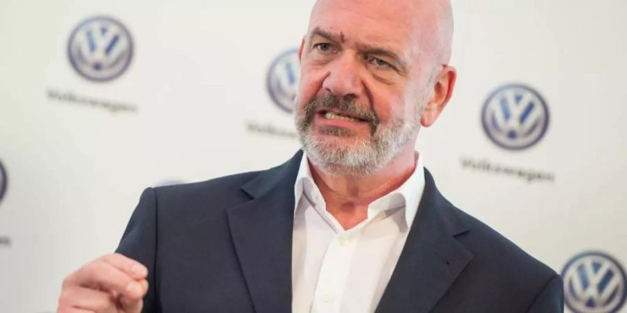 VW-Betriebsratschef Bernd Osterloh verbucht die Einigung als Erfolg: Niemand müsse Angst um seinen Arbeitsplatz haben. Foto: Christophe Gateau