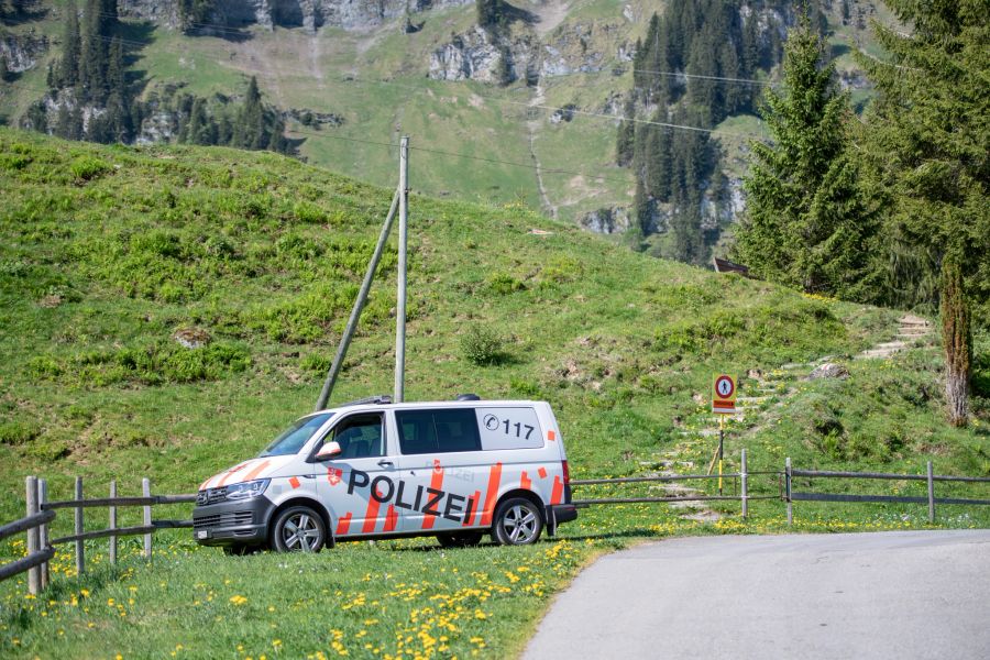 Ein Polizeiauto an der Unfallstelle.