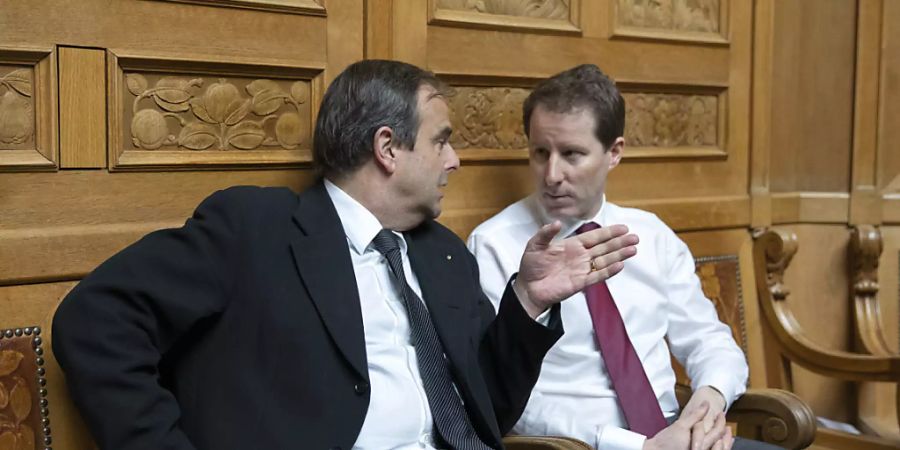Erhalten viel Konkurrenz bei den Wahlen in ihrem Kanton: Gerhard Pfister (links) von der CVP und SVP-Nationalrat Thomas Aeschi wollen ihre Sitze in der grossen Kammer behalten. (Archivbild)