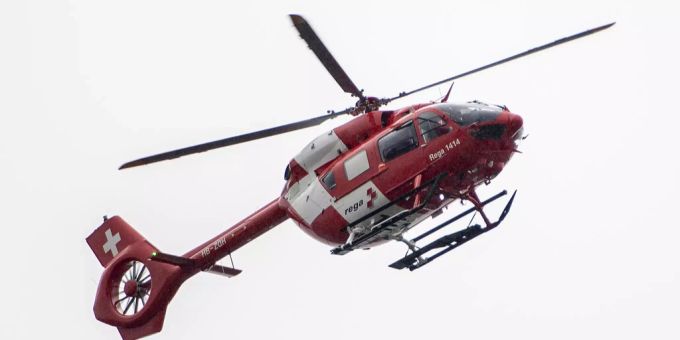 Bei einem Verkehrsunfall wurden vier Personen verletzt, zwei Personen kamen ums Leben. Beim Verkehrsunfall wurden vier Personen verletzt.