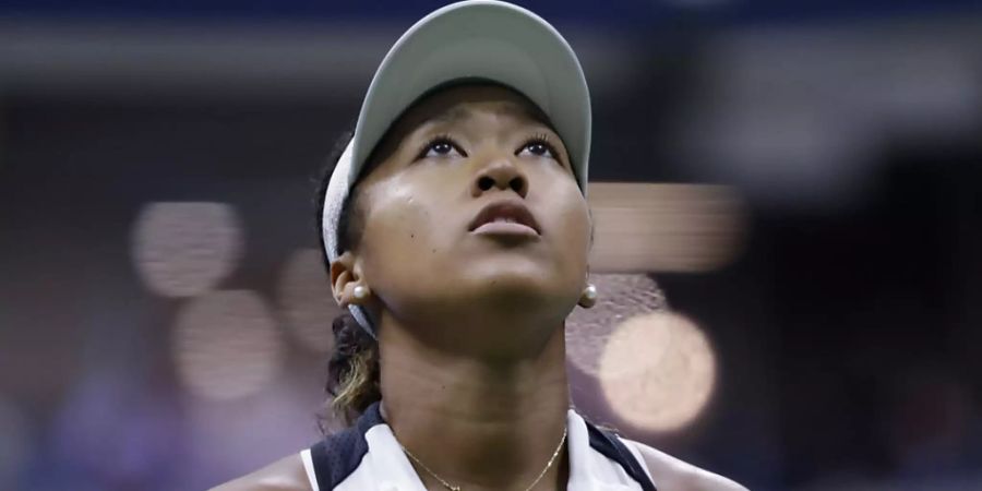 Naomi Osaka blickt in die Höhe. (Archivbild)