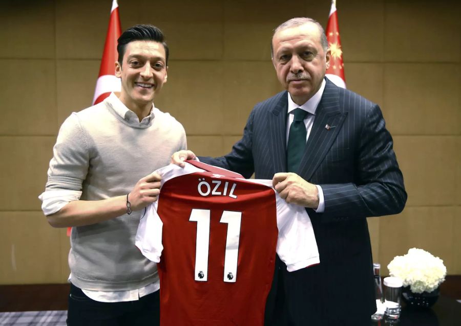 mesut özil