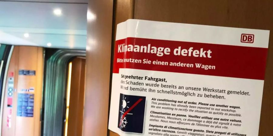 «Klimaanlage defekt - Bitte benutzen Sie einen anderen Wagen»: Solche Pannen schaden dem Image der Bahn ebenso wie die chronischen Verspätungen. Foto: Roland Freund