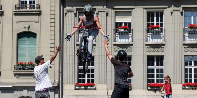 «Hallo Velo!» «Hallo Velo!»