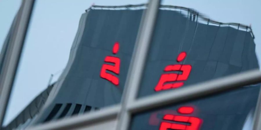 Angesichts des Spardrucks legen die Frankfurter Volksbank und die Taunus Sparkasse in Hessen in grösserem Umfang Filialen zusammen. Foto: Andreas Arnold