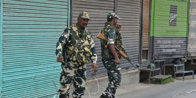 Srinagar - Indien gibt Teile des Telefonnetzes in Kaschmir wieder frei