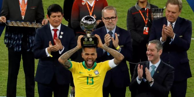 Dani Alves nach dem Gewinn der Copa América. Dani Alves