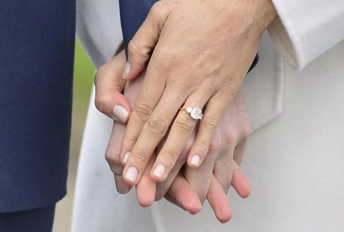 Meghans mit ihrem Verlobungsring 2017. meghan markle