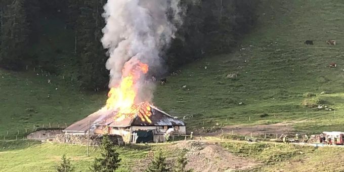 In Alphütte - Zwei Menschen bei Brand in Charmey FR verletzt