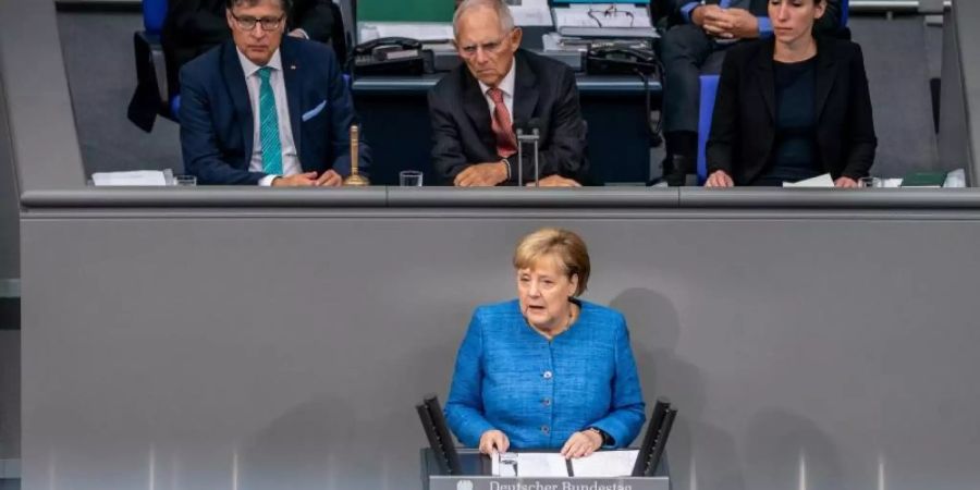 Bundeskanzlerin Angela Merkel spricht bei der Generaldebatte im Deutschen Bundestag. Foto: Michael Kappeler