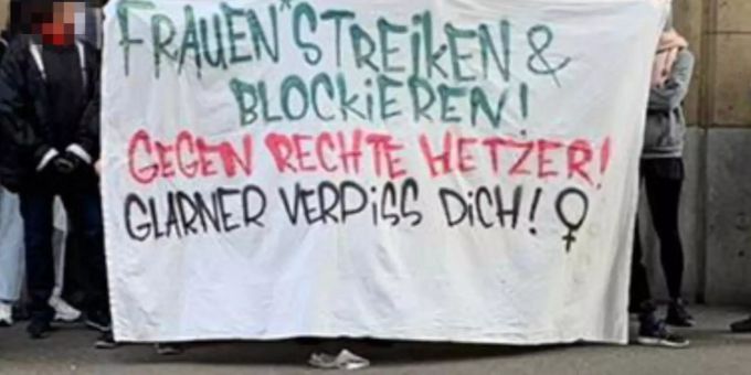 Für den Frauenstreik - Vermummte stören SVP-Referat mit Knall-Petarden