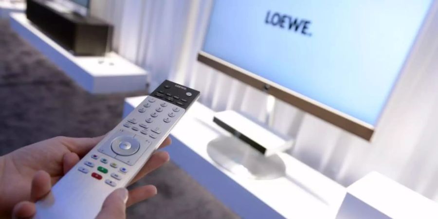Produkte des Unternehmens Loewe sind am zweiten IFA-Pressetag im Rahmen einer Pressekonferenz des Unternehmens auf dem Messegelände in Berlin zu sehen. Foto: Rainer Jensen