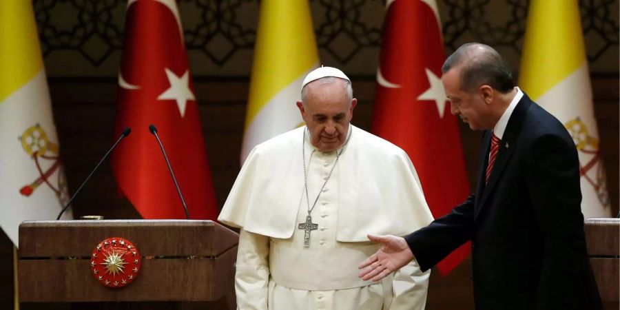 Erdogan will mit dem Papst über Fremdenhass sprechen.