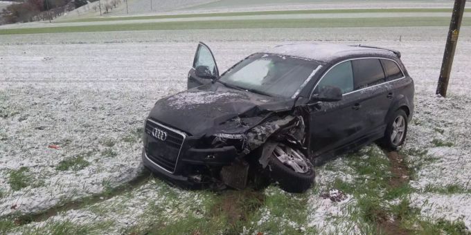 Unfall in Füllinsdorf BL - Frontalkollision auf schneebedeckter Strasse