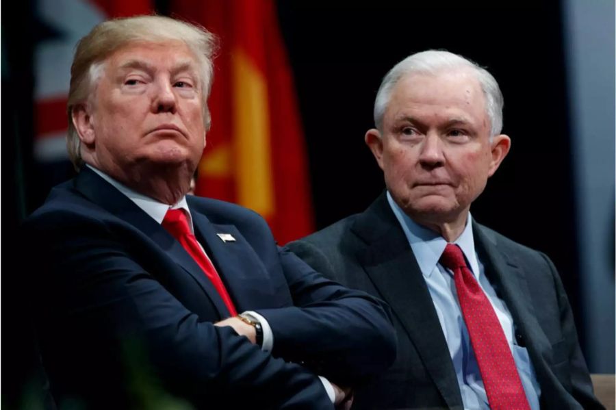 US-Präsident Donald Trump mit Justizminister Jeff Sessions.