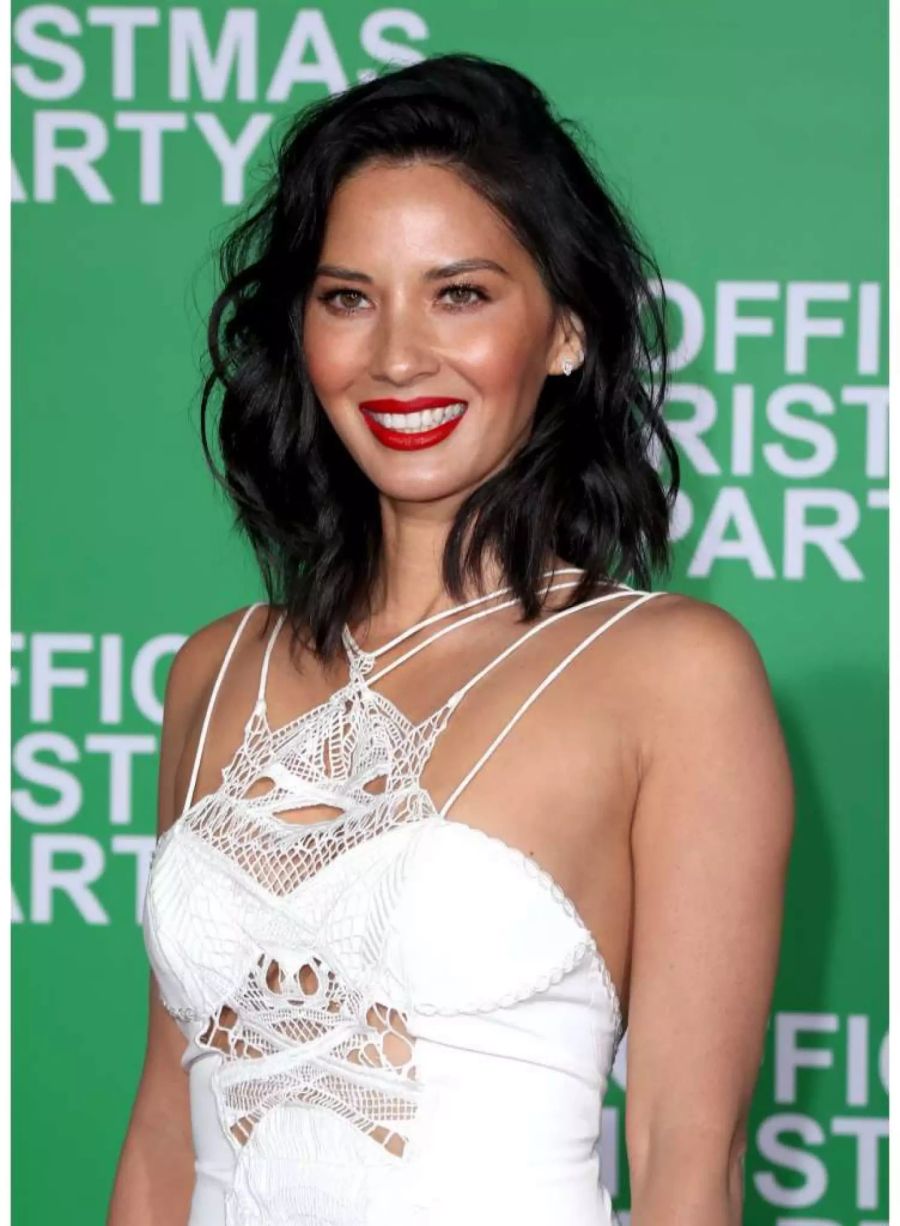 Hollywood-Beauty Olivia Munn hat ihre Hunde nicht immer im Griff.