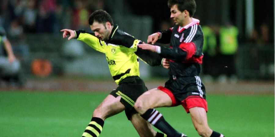 Markus Babbel (hier gegen Stéphane Chapuisat) wurde als Bayern-Spieler in der Saison 1997/98 nach 193 Sekunden vom Platz gestellt.