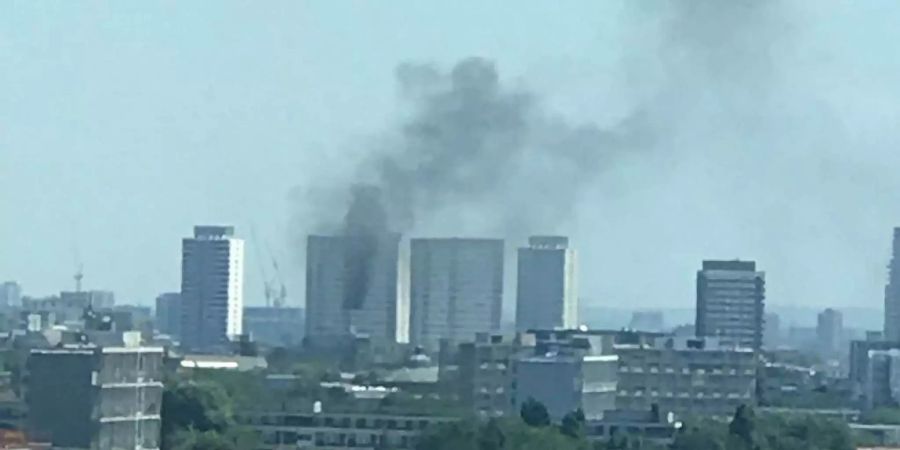 Am Freitagnachmittag ist in einer Londoner Wohnung ein Feuer ausgebrochen.