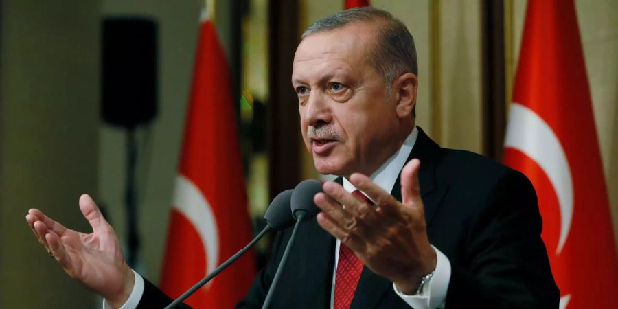 Erdogan hatte den Ausnahmezustand im Juli 2016 verhängt und sieben Mal verlängert.