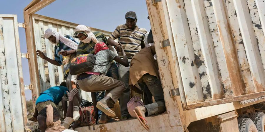 «Mitten im Nirgendwo»: Hunderte Menschen werden in Algerien ohne Nahrung und Wasser in der Wüste ausgesetzt.