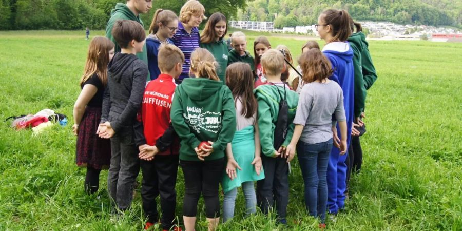 Jubla-Gruppe erkundet die Natur.