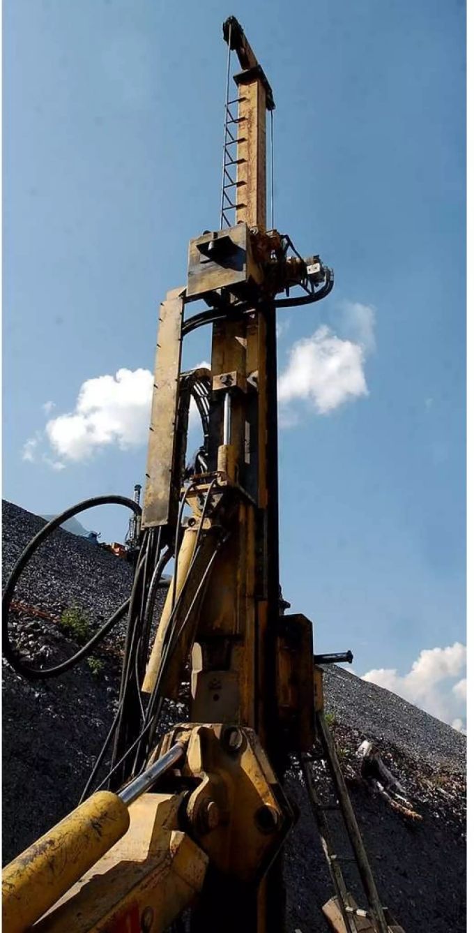 Mit den Sondierbohrungen wird der geologische Untergrund genauer untersucht - Keystone Mit den Sondierbohrungen wird der geologische Untergrund genauer untersucht - Keystone