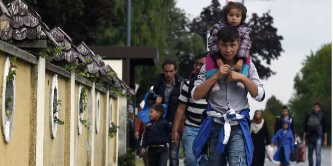 Sie kommen mit Sack und Pack und Kinder. Ab März werden ihre Asylgesuche in einem beschleunigten Verfahren behandelt. Sie kommen mit Sack und Pack und Kinder. Ab März werden ihre Asylgesuche in einem beschleunigten Verfahren behandelt.