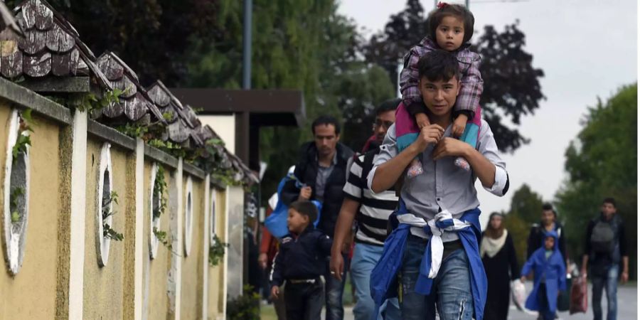 Sie kommen mit Sack und Pack und Kinder. Ab März werden ihre Asylgesuche in einem beschleunigten Verfahren behandelt.