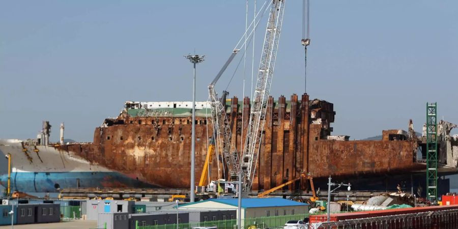 Die Sewol-Fähre in ihrem heutigen Zustand.