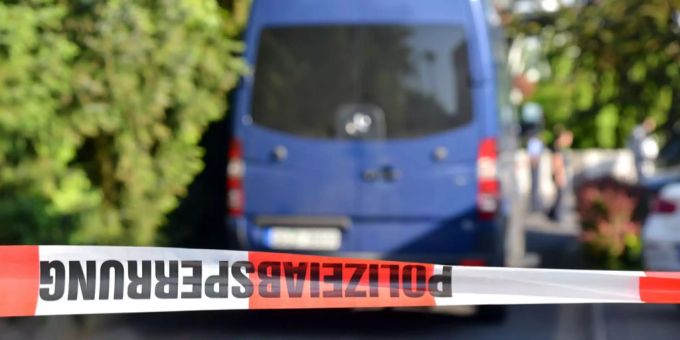 Ein Nachbar hatte die Opfer am Dienstagmorgen entdeckt. Ein Nachbar hatte die Opfer am Dienstagmorgen entdeckt.
