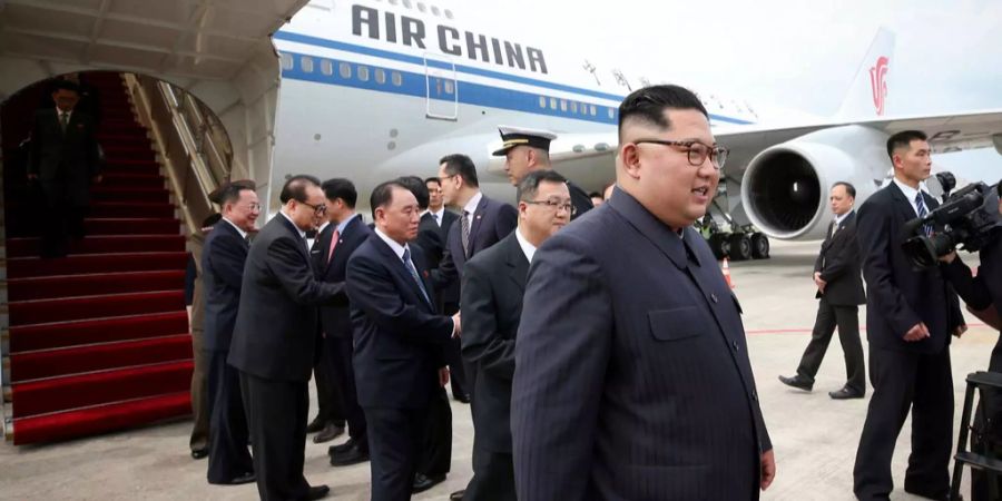 Letze Woche reiste Kim mit einer Sondermaschine der Air China nach Singapur und wieder zurück. Dies kann als Zeichen grossen Vertrauens gewertet werden.