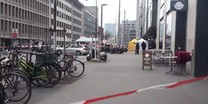 An der Lagerstrasse in Zürich sind zwei Personen gestorben. An der Lagerstrasse in Zürich sind zwei Personen gestorben.