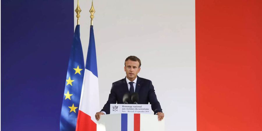 Frankreichs Präsident Emmanuel Macron hält eine Rede bei der Nationaltrauerfeier für die Opfer von Terrorismus in Paris am 19.09.2018.