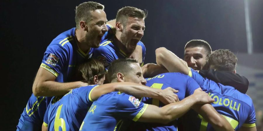 Die Kosovaren feiern ihren ersten Sieg in der Nations League und in der Geschichte des Verbandes.