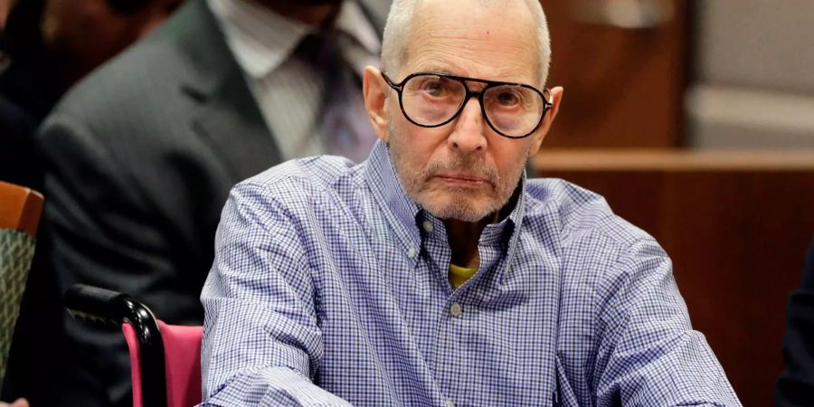 Der US-Milliardär Robert Durst sitzt in einem Gerichtssaal in Los Angeles.