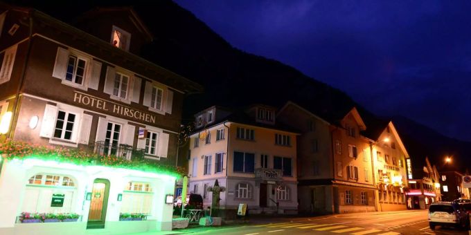 Das Dorf Erstfeld UR mit dem Nachtclub Taverne (Mitte).