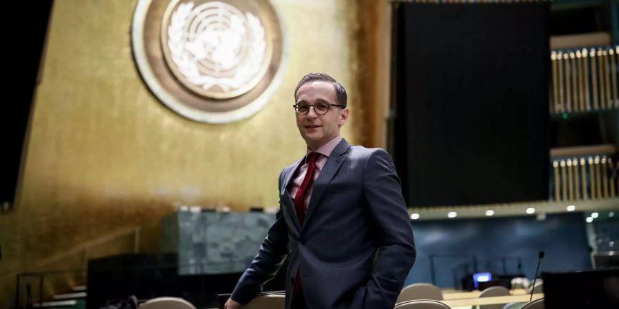 Heiko Maas, Deutschlands Aussenminister, steht im Hauptquartier der Vereinten Nationen im Saal der UN-Generalversammlung.