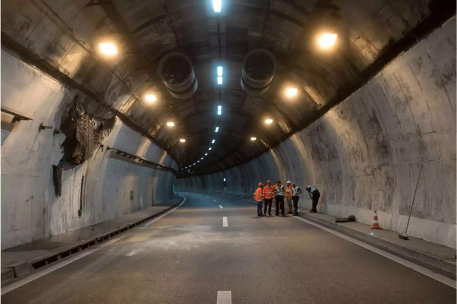 Inspektion eines Autobahntunnels nach einem Schadensfall - Keystone