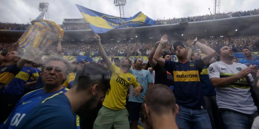 Fans der Boca Juniors feiern während des ersten Finals der Copa Libertadores in Buenos Aires.