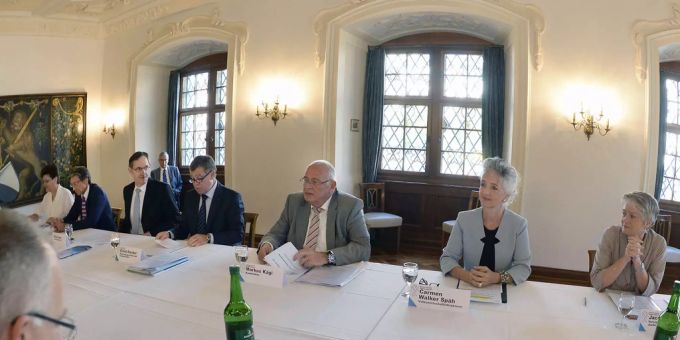 Zürich - SVP legt Delegierten zwei mögliche Regierungsrats-Kandidaten vor