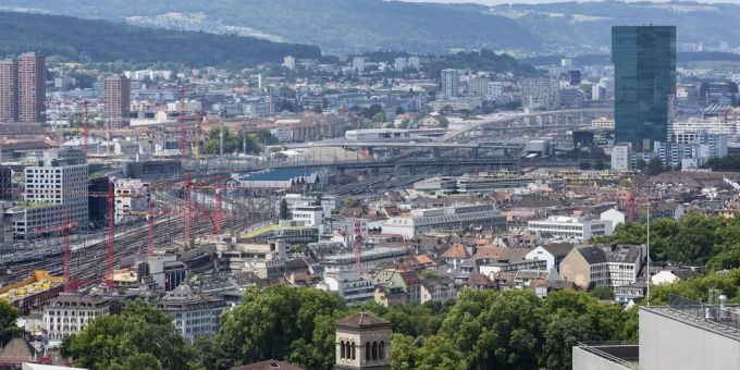 Mit der "Züri City-Card" sollen sich in Zürich lebende Menschen ungeachtet ihrer Herkunft ausweisen können - Keystone Mit der "Züri City-Card" sollen sich in Zürich lebende Menschen ungeachtet ihrer Herkunft ausweisen können - Keystone