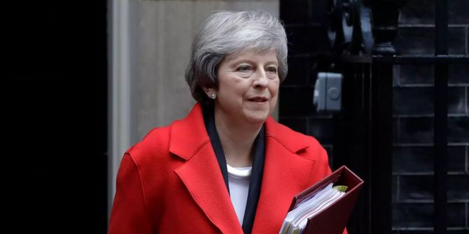 Theresa May, Premierministerin von Grossbritannien, verlässt 10 Downing Street auf dem Weg ins britische Unterhaus.