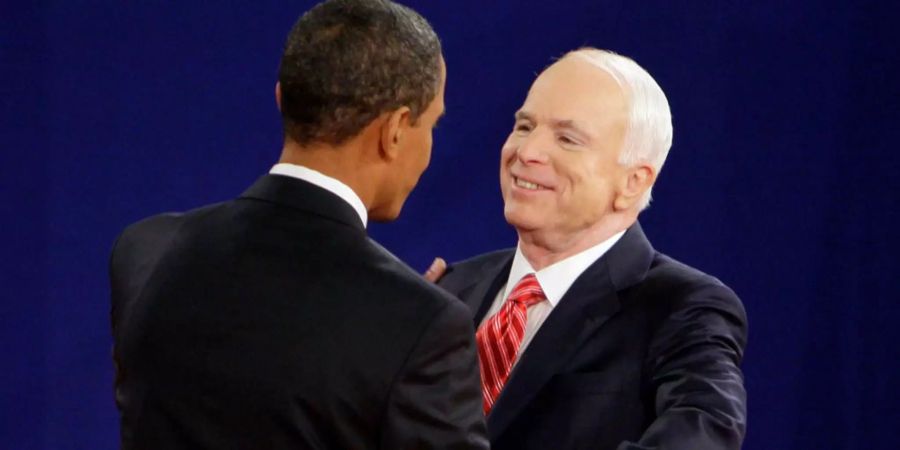 Barack Obama und John McCain im Oktober 2008 bei einer Debatte um die Präsidentschaft der Vereinigten Staaten. Die beiden Polit-Grössen hatten sich trotz unterschiedlichen politischen Einstellungen stets mit Respekt behandelt.