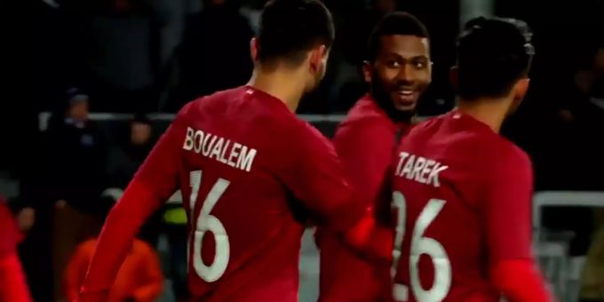 Katars Boualem feiert seinen Treffer zum 2:2 im Spiel gegen Island. Katars Boualem feiert seinen Treffer zum 2:2 im Spiel gegen Island.