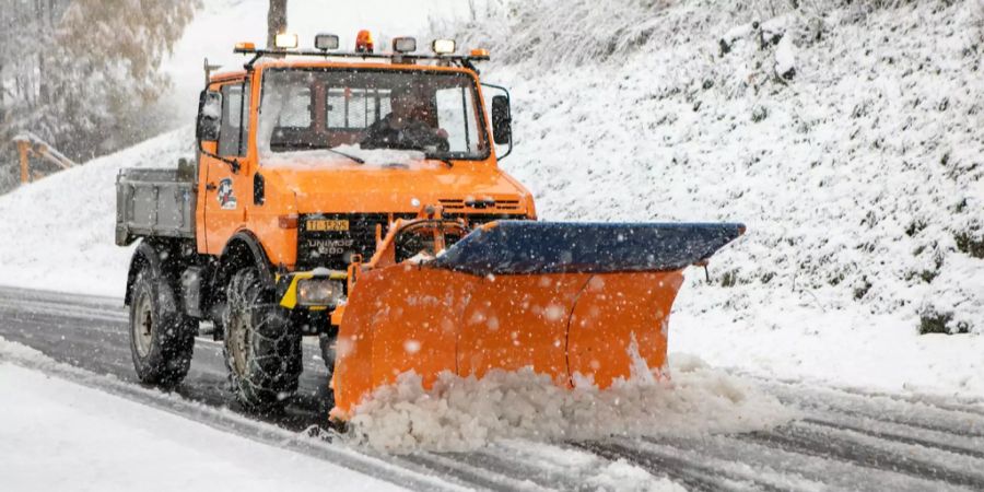 Schnee räumen (Symbolbild)